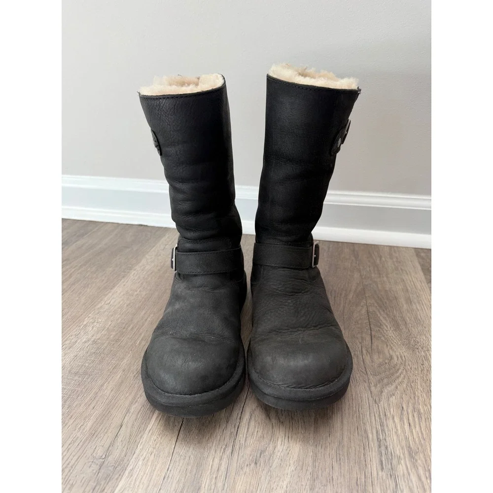 UGG‎ Australia Kensington Black Leather Shearling Lined Buckle Boots Women's 6